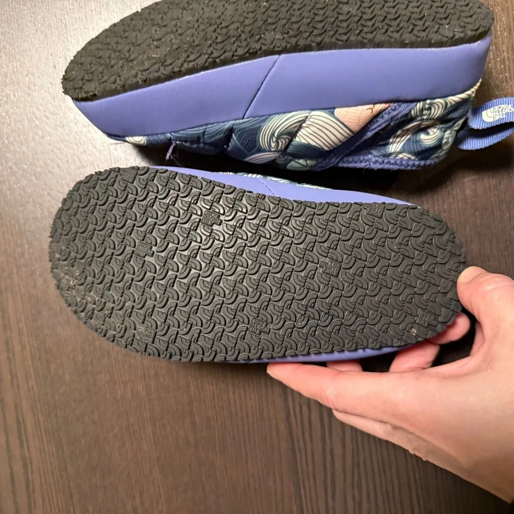 The North Face ThermoBall Traction II Kids 13 Blue Wave Print Insulated Slippers